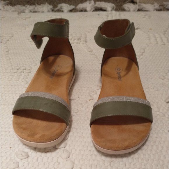 Adorable 🥰 camp green leather sandals. Velcro at ankle. Worn twice - Picture 5 of 6